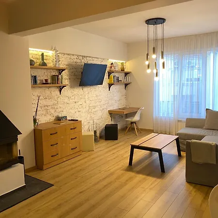 Trendy And Stylish In Centre For Business And Leisure *