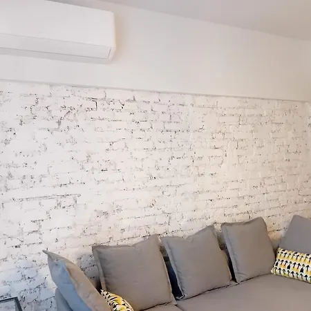 Trendy And Stylish In Centre For Business And Leisure