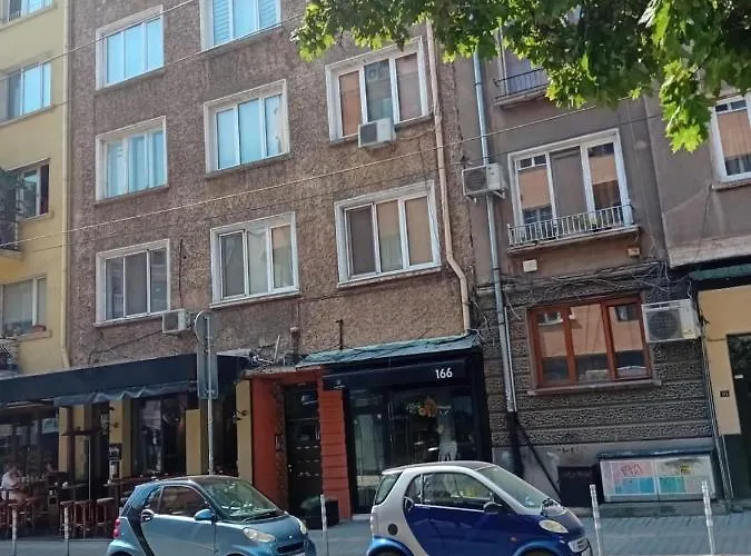 Trendy And Stylish In Centre For Business And Leisure *