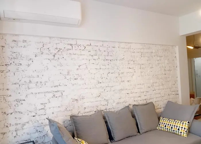 Trendy And Stylish In Centre For Business And Leisure